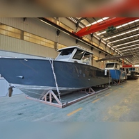 Bateau de pêche de loisir haut de gamme de 11 mètres à vendre, console centrale en alliage d'aluminium résistant à la corrosion avec un plan de pont spacieux
