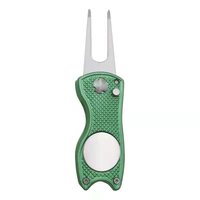 Outil de réparation de divots de golf pliable en alliage de zinc de haute qualité avec bouton escamotable et marqueur de balle, option cadeau durable avec logo personnalisé