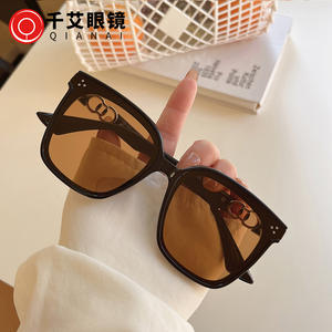 เฉียนไนแว่นกันแดด ยูนิเซ็กส์กรอบสีดำเลนส์พีซี ป้องกันรังสียูวี 400 ดีไซน์วงแหวนคู่ประเภท 3 แว่นกันแดด S1-6209 - Product Image 4