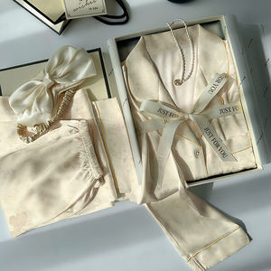 Новая осенняя коллекция: женская ночная сорочка премиум-класса из шелковистой ткани, которую можно носить как верхнюю одежду или домашнюю одежду. - Product Image 2