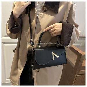 Borse a <span class=keywords><strong>Tracolla</strong></span> da <span class=keywords><strong>Donna</strong></span> di Nuova Moda con Catene, Borsa Messenger di Lusso per l'Inverno con Due Cinghie - Product Image 2
