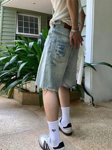 กางเกงยีนส์ขาสั้นสไตล์อเมริกันแบรนด์เทรนดี้ ลุคดิสเทรส ซักฟอก ผ้าทอ ระบายอากาศ กันน้ำ ทรงตรง ความยาวปานกลาง สำหรับผู้ชาย ใส่สบายๆ ในฤดูร้อน BSLN - Product Image 3