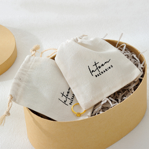 Emballage cadeau personnalisé écologique avec logo imprimé, pochette en tissu de lin pour savon et bougie, sac à poussière en coton blanc beige avec cordon de serrage - Product Image 6