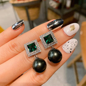 Boucles d'oreilles pendantes bleu marine E2922 pour femme, en cristal et strass, géométriques, taille princesse, sertissage pavé, bijoux de mode pour soirée - Product Image 3