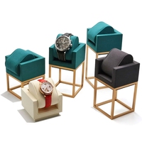 Support de présentation de montres haut de gamme, surélevé, avec coussin en velours, pour vitrine de magasin de montres.