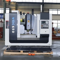 Machine de fraisage CNC verticale à 5 axes VMC650 pour le fraisage, le perçage et le alésage des métaux
