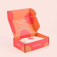 Boîte d'expédition en carton ondulé personnalisée avec logo pour e-commerce, avec languette de fermeture blanche, pour l'envoi de documentation, pour articles en fourrure gaufrée