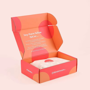 Boîte d'expédition en carton ondulé personnalisée avec logo pour e-commerce, avec languette de fermeture blanche, pour l'envoi de documentation, pour articles en fourrure gaufrée - Product Image 3