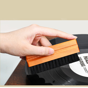 Cepillo de fibra de carbono para discos de vinilo, herramienta de eliminación de polvo para tocadiscos, accesorio de audio para el hogar, ¡en oferta! - Product Image 4
