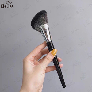 Nouvelle brosse de contour de forme ondulée de cheveux synthétiques végétaliens d'ombre stéréo biseautée adaptée aux débutants - Product Image 5