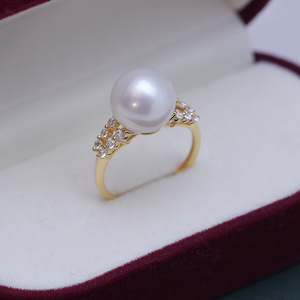 Bague en argent S925 avec perle d'eau douce ronde blanche de 10-11 mm, design simple à ouverture, lumière intense et défauts discrets - Product Image 1