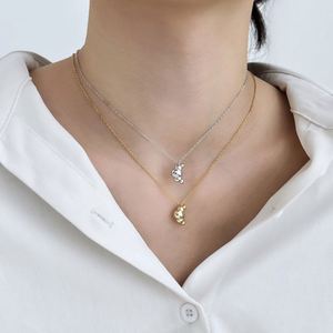 จี้รูปครัวซองต์ Dylam Cute Charm ชุบทองคำ 14K โรเดียม ผิวขัดเงา เงินแท้ 925 เหมาะสำหรับเป็นของขวัญและสวมใส่ในชีวิตประจำวัน - Product Image 2