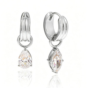 Pendientes de tuerca de moissanita VVS GRA de corte redondo con diseño de cola de pez de líneas simples, rellenos de oro de 14K, joyería de uso diario para mujer - Product Image 1
