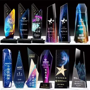 Personnalisé gratuit toutes sortes de trophée de récompense en cristal coloré k9 vierge trophée en verre trophées en cristal