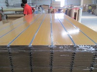 Marque GrandMore pour les produits d'exportation, vente chaude de panneaux MDF à rainures épaisses pour les murs des magasins, marque GrandMore. Planche de plus grande taille