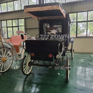 Calèche de balade ouverte en lavande avec roues à rayons dorés pour exposition dans un parc à thème féerique - Product Image 5