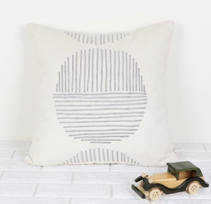 Housse de coussin décorative pour canapé, style bohème, tuftée à la main, texture ivoire et gris - Product Image 6