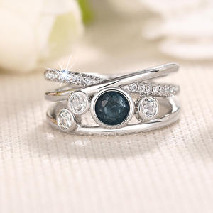 T0625 Anello da Donna in Argento 925 con Cristalli, Montatura a Castone, Taglio Brillante Rotondo, Gioiello Raffinato per Fidanzamento - Product Image 5