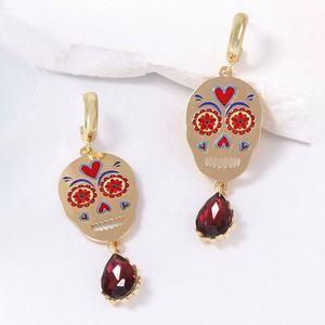 Pendientes de Botón con Circonitas Microincrustadas en Forma de Gota de Agua, Color Metalizado con Calavera de Halloween, Accesorio Festivo para Mujer, Regalo - Product Image 2
