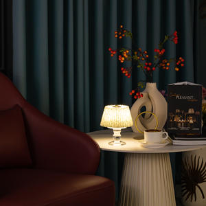 Lampe de table compacte en gros avec éclairage RVB à intensité variable, design moderne pour la maison et l'hôtel - Product Image 4