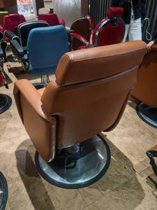 Fauteuil de Barbier Inclinable Contemporain en Similicuir avec Repose-Pieds Réglable et Base Ronde – Mobilier de Salon - Product Image 6