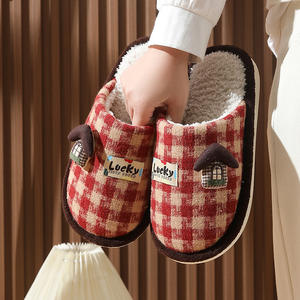 Produit neuf, pantoufles de luxe pour femmes avec semelle EVA, fourrure artificielle, chaudes et antidérapantes, en coton, avec vente en gros de nouvelles technologies - Product Image 1