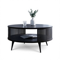 Table basse en bois ajourée sur mesure avec motif sculpté, base surélevée et design pratique pour le rangement, idéale pour le mobilier de salon