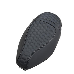 Funda de Motocicleta de Cuero Negro Napa con Patrón de Diamantes de Alta Calidad, Diseño GANE, OEM ODM, Apta para Piaggio Zip - Product Image 3
