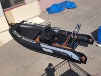 Bateaux à nervures de luxe de 4.7m Bateau gonflable en fibre de verre PVC de 1.2mm pour le surf Ensemble combiné de moteurs de bateaux d'activités de plein air du fabricant