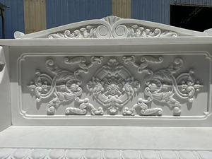 Banc de jardin extérieur droit en marbre blanc sculpté à la main, sur piédestal, pour patio de villa, vente en gros - Product Image 6