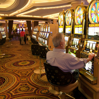 Premium-Qualität 100% Polypropylen Maschinengefertigter Fleckenresistenter Rutschfester Hochflor Hotel- und Casino-Teppich Blaue Blumenmuster Wandteppich