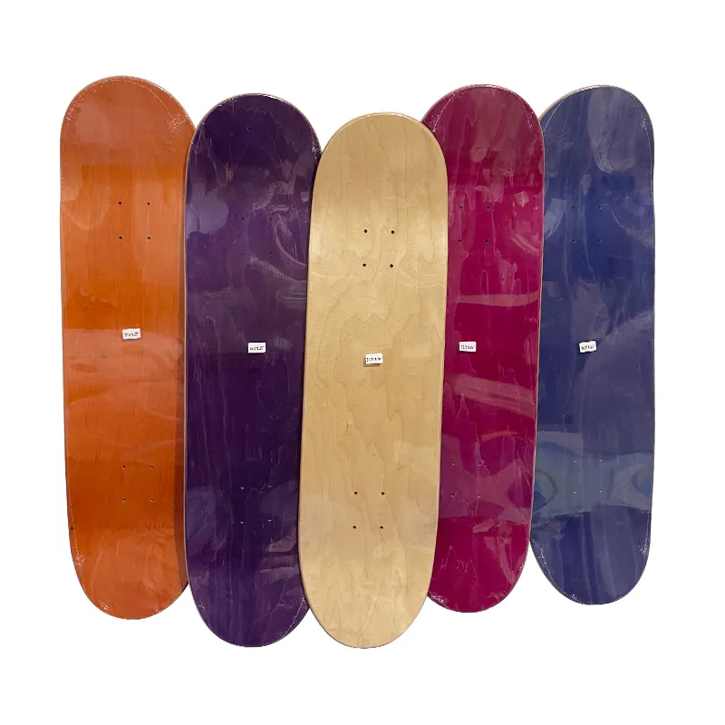 Custom Stain Skateboard Decks aus kanadischem Ahorn mit Farbstoff farbe und niedrigem MOQ