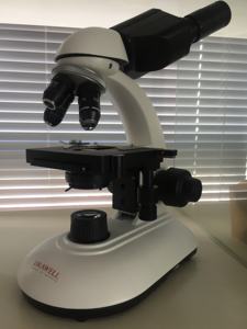 Drawell B203LED Microscope biologique binoculaire à objectif plat 4X 10X 40X 100X pour laboratoire - Product Image 5