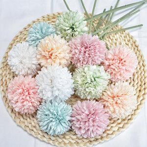 Ramo de Crisantemos Blancos Artificiales - Flores Falsas Realistas con Tallos Verdes, Flores de Plástico Duraderas, Flores Mixtas para Navidad - Product Image 6