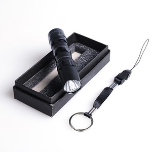 Mini Linterna LED con Batería AA, Luz de Emergencia Portátil de Aleación de Aluminio, Empaque en Caja de Regalo Negra - Product Image 1