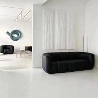 Designer-Stil Wohnzimmer Maßgefertigtes Sofa Weißes Leder 3-Sitzer Boden-Sektionalsofa Couch