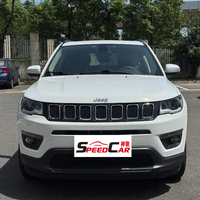 Подержанный Jeep Compass 200T 2018 года, комплектация Home Enjoy Edition, компактный внедорожник, левый руль, темный салон, шины R17