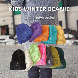 Bonnet tricoté unisexe personnalisé pour enfants en acrylique, avec impression numérique et revers brodé, idéal pour le ski décontracté en extérieur - Product Image 2