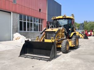 Chargeuse-pelleteuse CAT 420F 4x4 neuve et bien équipée, unité polyvalente pour les travaux de terrassement et de remplissage de fossés - Product Image 2