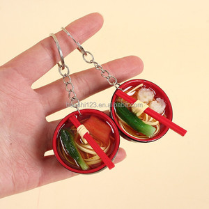 Porte-clés créatif mini bol de ramen 5*3cm avec baguette et cuillère, breloque amusante pour sac, souvenir décoratif pour clé de voiture, sac ou cadeau - Product Image 4