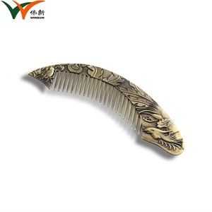 Peine de Colección Metálico Portátil con Diseño Típico Retro de Alta Calidad y Grabado en Relieve - Product Image 6