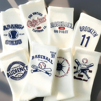 Chaussettes personnalisées avec logo de dessin animé, chaussettes blanches en spandex/nylon respirantes pour l'automne, fournisseur OEM ODM