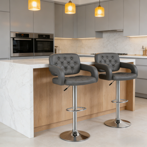 Modernos Taburetes <span class=keywords><strong>de</strong></span> Bar Giratorios <span class=keywords><strong>de</strong></span> 65 cm con Reposabrazos, Respaldo <span class=keywords><strong>de</strong></span> Cuero y Base Plateada <span class=keywords><strong>para</strong></span> <span class=keywords><strong>Cocina</strong></span> y Hogar - Product Image 2