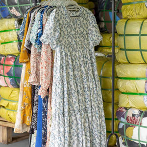 SH05 Ropa de Mujer de Moda de Verano, Lote Mixto al por Mayor, Vestidos Sexys, <span class=keywords><strong>Shorts</strong></span>, Jeans, con Tirantes Finos, Ropa Usada de Alta Calidad y Cómoda - Product Image 2