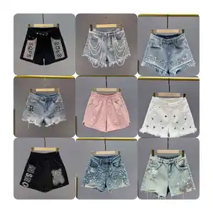 Quần short denim ngắn của phụ nữ với phong cách in, chia và phù hợp chặt chẽ sẽ được vận chuyển ngẫu nhiên