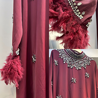 Nouvelle Arrivée 2026 – Robe de Soirée en Satin Haut de Gamme Personnalisée OEM, Ornée de Perles et de Plumes, Kaftan de Luxe Modeste Style Dubaï – Fabricant