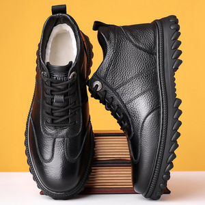 รองเท้าบูทหิมะฤดูหนาวสำหรับผู้ชายสีดำแบบผูกเชือกพื้นหนาหนังวัวอุ่นสบายสำหรับคุณพ่อวัยกลางคนและผู้สูงอายุ - Product Image 2