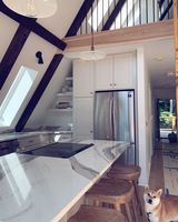 Maison préfabriquée à deux étages, une chambre, en acier léger, villa duplex, maison triangulaire avec salle de bain et cuisine