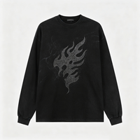Sweat-shirt noir délavé effet vieilli avec motif flamme en strass thermocollés, coupe ample à épaules tombantes, style streetwear vintage