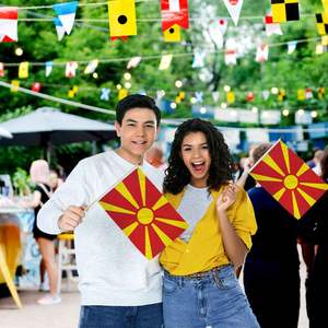 Haute qualité impression personnalisée 4*6 pouces république tchèque Mini drapeaux agence de <span class=keywords><strong>voyage</strong></span> cible Polyester plastique vinyle Nylon bannières fanion - Product Image 5